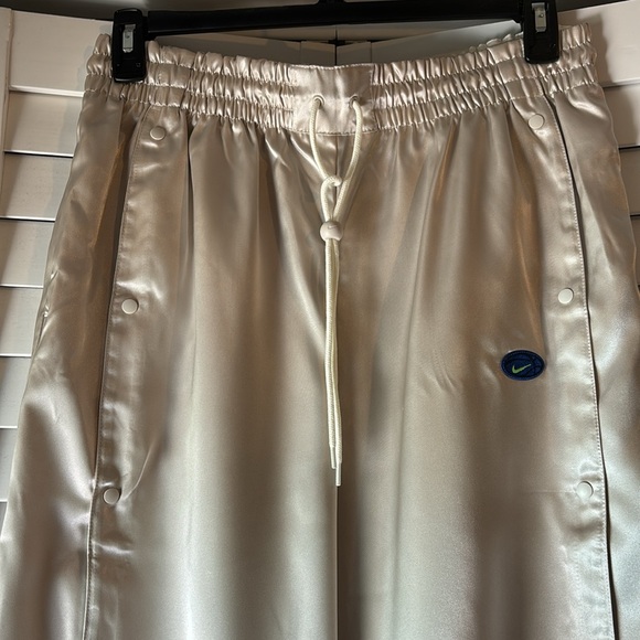 Never worn- Wide leg Nike pants - Picture 2 of 3